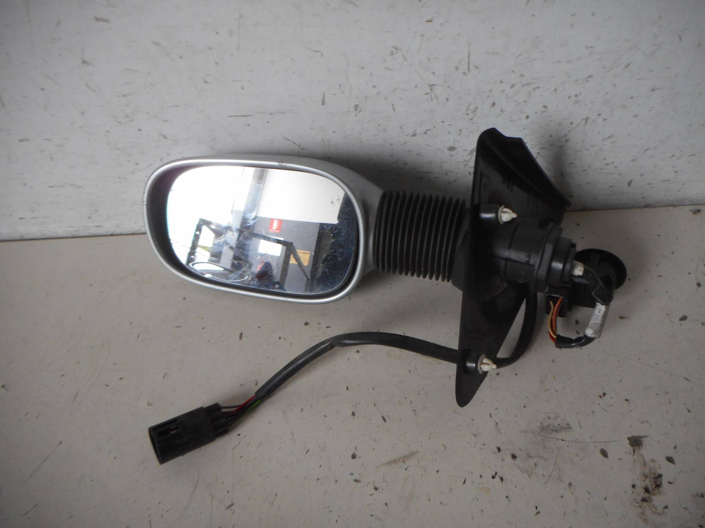 Retrovisore est. regolaz. elettr. sx.